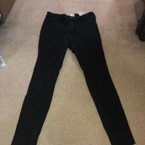 Size 5, short high waisted Hollister jeans